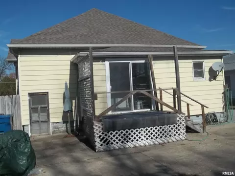 414 E Webster St, Benton, IL 62812 photo 5