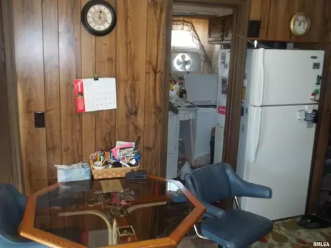 414 E Webster St, Benton, IL 62812 photo 15