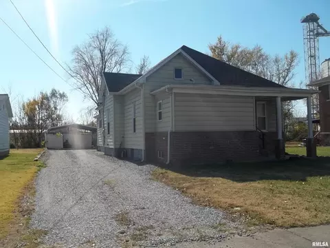 414 E Webster St, Benton, IL 62812 photo 2