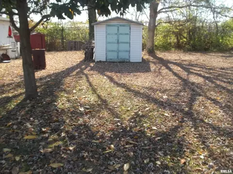 414 E Webster St, Benton, IL 62812 photo 6