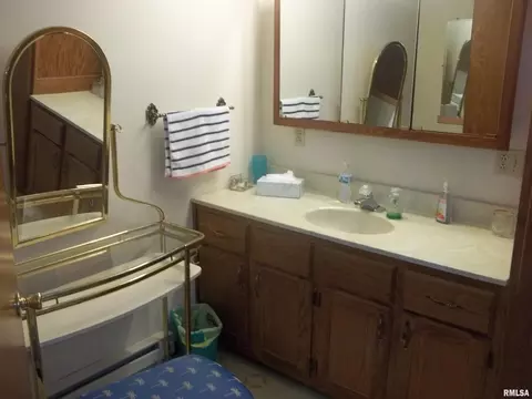 414 E Webster St, Benton, IL 62812 photo 20