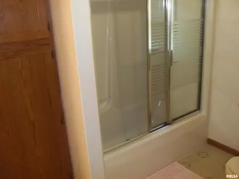 414 E Webster St, Benton, IL 62812 photo 21