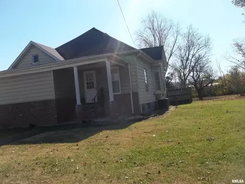 414 E Webster St, Benton, IL 62812 photo 3