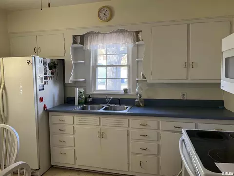 2703 Mannen St, Mount Vernon, IL 62864 photo 10