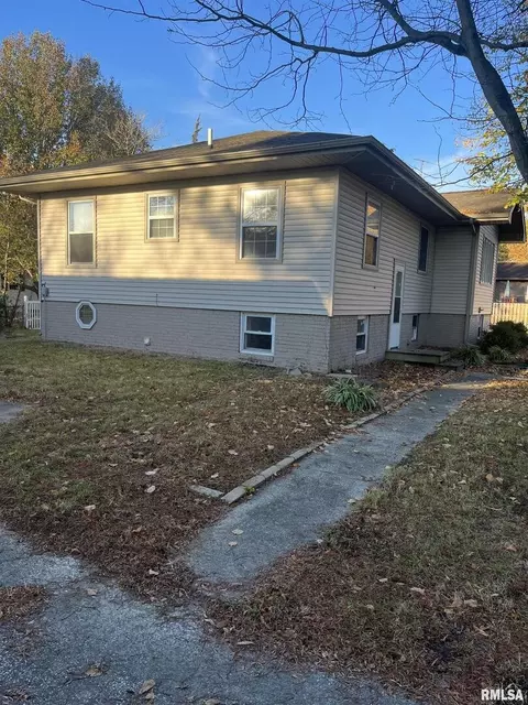 706 Jesse St, Benton, IL 62812 photo 6