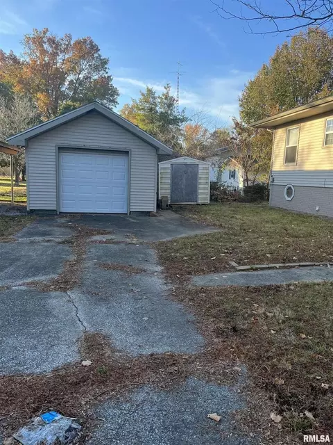 706 Jesse St, Benton, IL 62812 photo 5