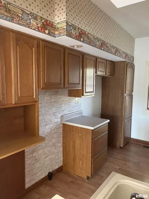 706 Jesse St, Benton, IL 62812 photo 13