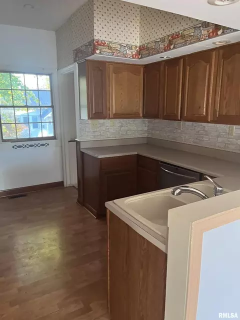 706 Jesse St, Benton, IL 62812 photo 12
