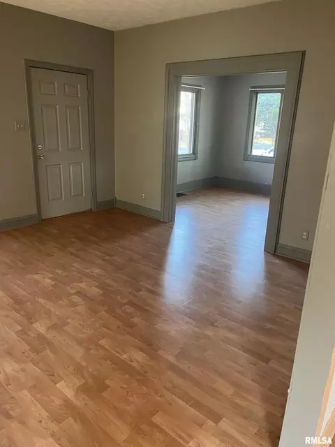 706 Jesse St, Benton, IL 62812 photo 7