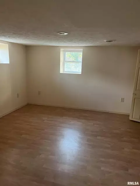 706 Jesse St, Benton, IL 62812 photo 17