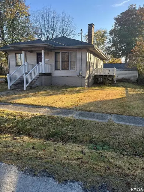 706 Jesse St, Benton, IL 62812 photo 2