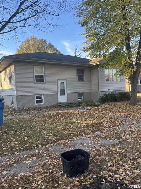 706 Jesse St, Benton, IL 62812 photo 4