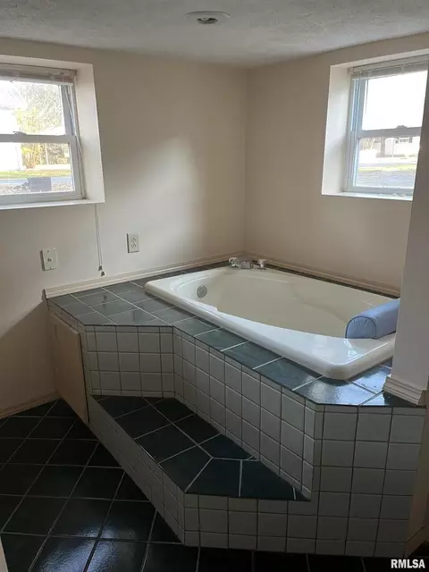 706 Jesse St, Benton, IL 62812 photo 18