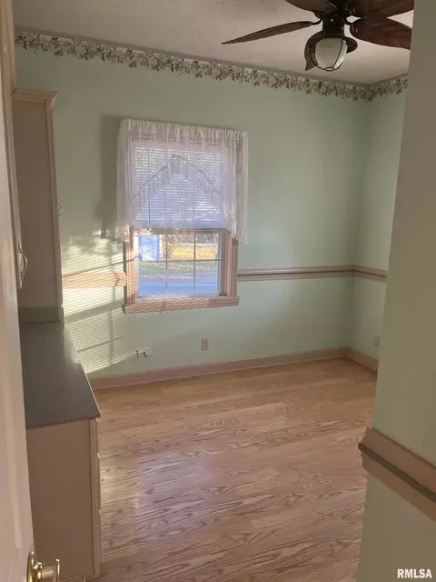 706 Jesse St, Benton, IL 62812 photo 16