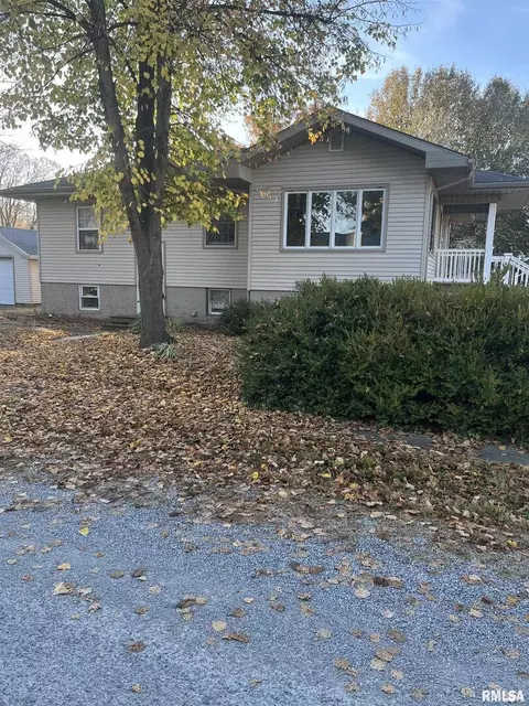706 Jesse St, Benton, IL 62812 photo 3