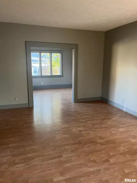 706 Jesse St, Benton, IL 62812 photo 9