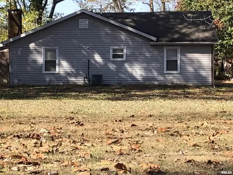 415 Fairview Dr, Carmi, IL 62821 photo 2