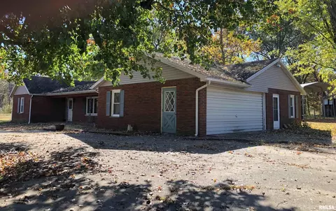 415 Fairview Dr, Carmi, IL 62821 photo 1