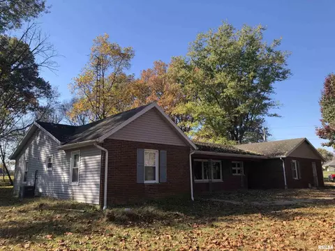 415 Fairview Dr, Carmi, IL 62821 photo 4