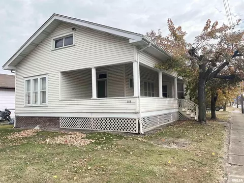 212 W Sylvester St, Christopher, IL 62822
