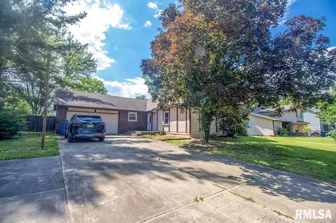 38 N Edgewood Ln, Centralia, IL 62801