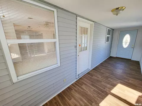 1005 Lamson St, Flora, IL 62839 photo 3