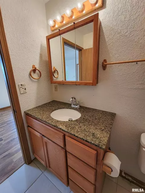 1005 Lamson St, Flora, IL 62839 photo 22