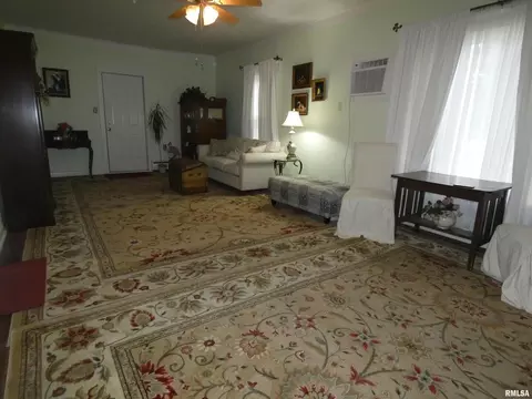501 W Sylvester St, Christopher, IL 62822 photo 18