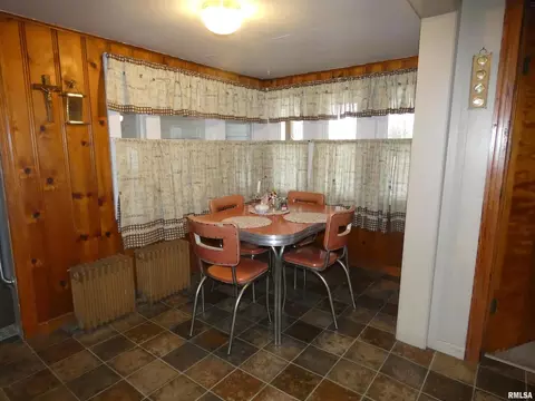 501 W Sylvester St, Christopher, IL 62822 photo 14