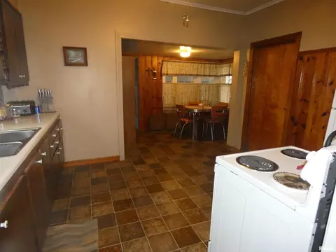 501 W Sylvester St, Christopher, IL 62822 photo 22