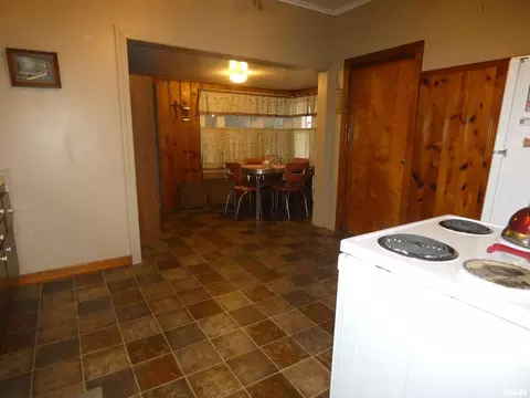 501 W Sylvester St, Christopher, IL 62822 photo 23