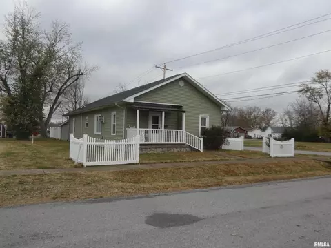 501 W Sylvester St, Christopher, IL 62822 photo 2