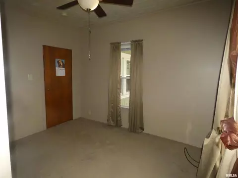 501 W Sylvester St, Christopher, IL 62822 photo 7