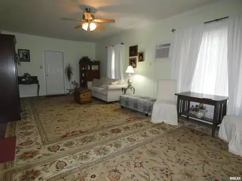 501 W Sylvester St, Christopher, IL 62822 photo 17