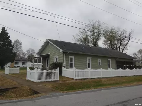 501 W Sylvester St, Christopher, IL 62822 photo 3