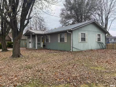 1307 Eads St, Benton, IL 62812 photo 2
