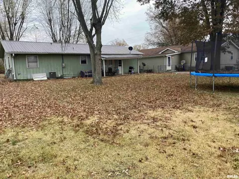 1307 Eads St, Benton, IL 62812 photo 3