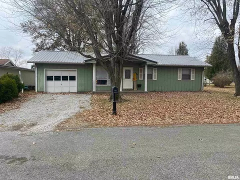 1307 Eads St, Benton, IL 62812 photo 1