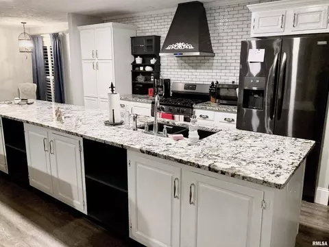 1104 E Dulle St, Marion, IL 62959 photo 9