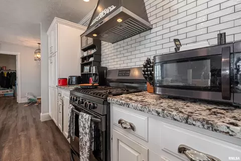 1104 E Dulle St, Marion, IL 62959 photo 17