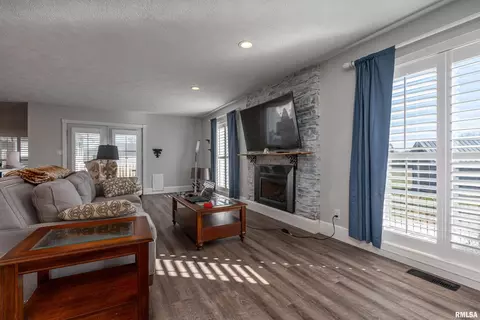 1104 E Dulle St, Marion, IL 62959 photo 11