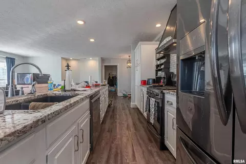 1104 E Dulle St, Marion, IL 62959 photo 10