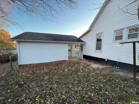 706 N Victor St, Christopher, IL 62822 photo 4