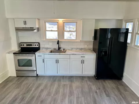 706 N Victor St, Christopher, IL 62822 photo 12