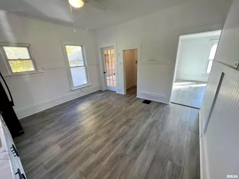 706 N Victor St, Christopher, IL 62822 photo 10