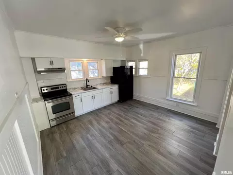 706 N Victor St, Christopher, IL 62822 photo 9