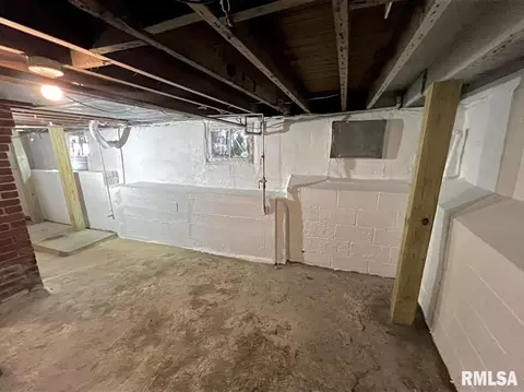 706 N Victor St, Christopher, IL 62822 photo 19