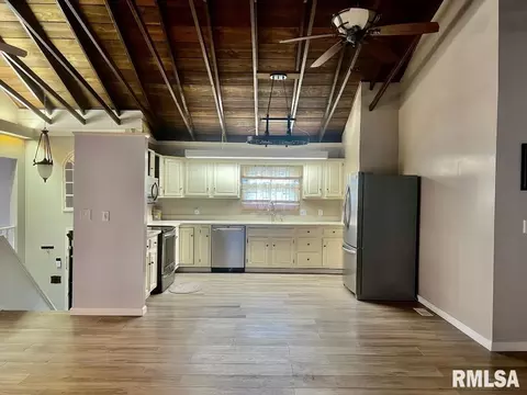 131 Breese St, Centralia, IL 62801 photo 5