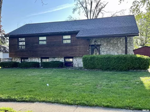 131 Breese St, Centralia, IL 62801