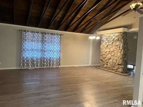 131 Breese St, Centralia, IL 62801 photo 3